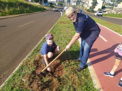 Rotary Clube realizou o Plantio de árvores em Laranjeiras do Sul